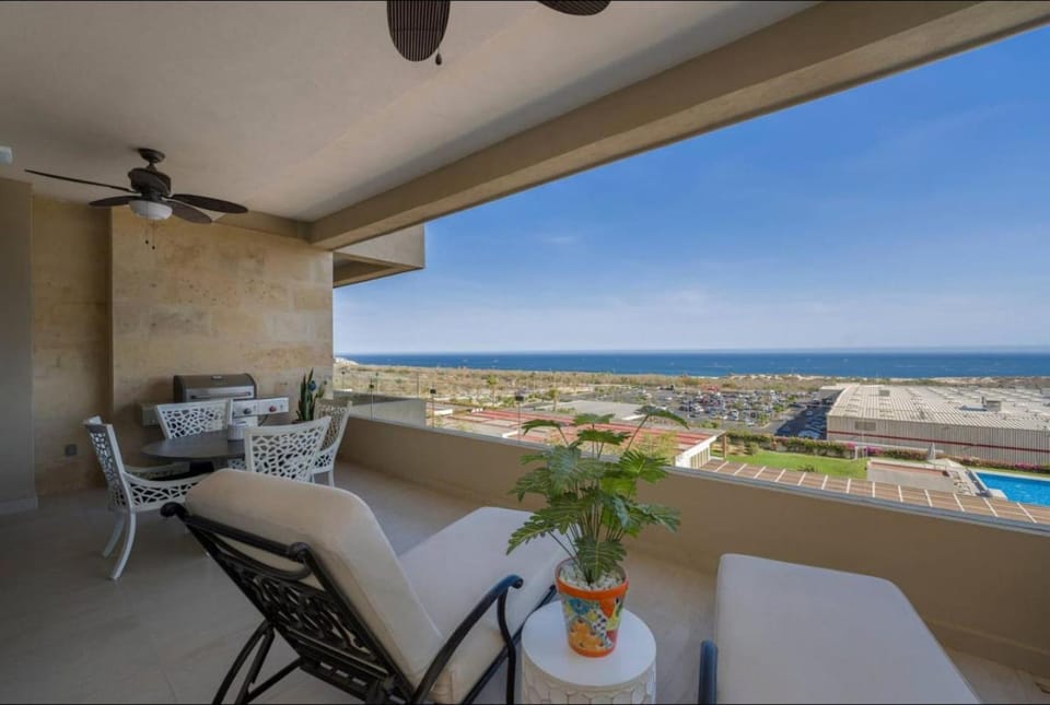 Arch Views, 2 Pools, Gym, Stylish, 2BD, Sleeps 6 Apartment in Baja California Sur