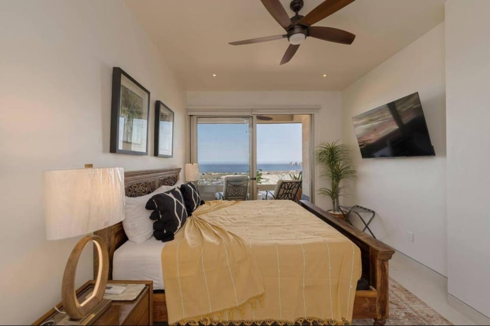 Arch Views, 2 Pools, Gym, Stylish, 2BD, Sleeps 6 Apartment in Baja California Sur