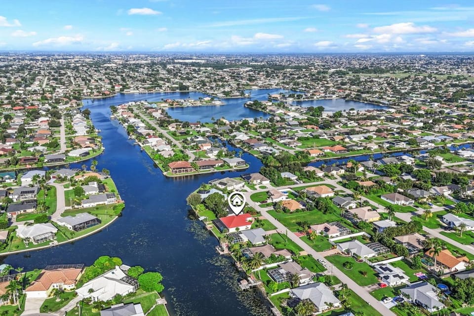 Patio, Day, Pool view, Swimming pool, sunbed