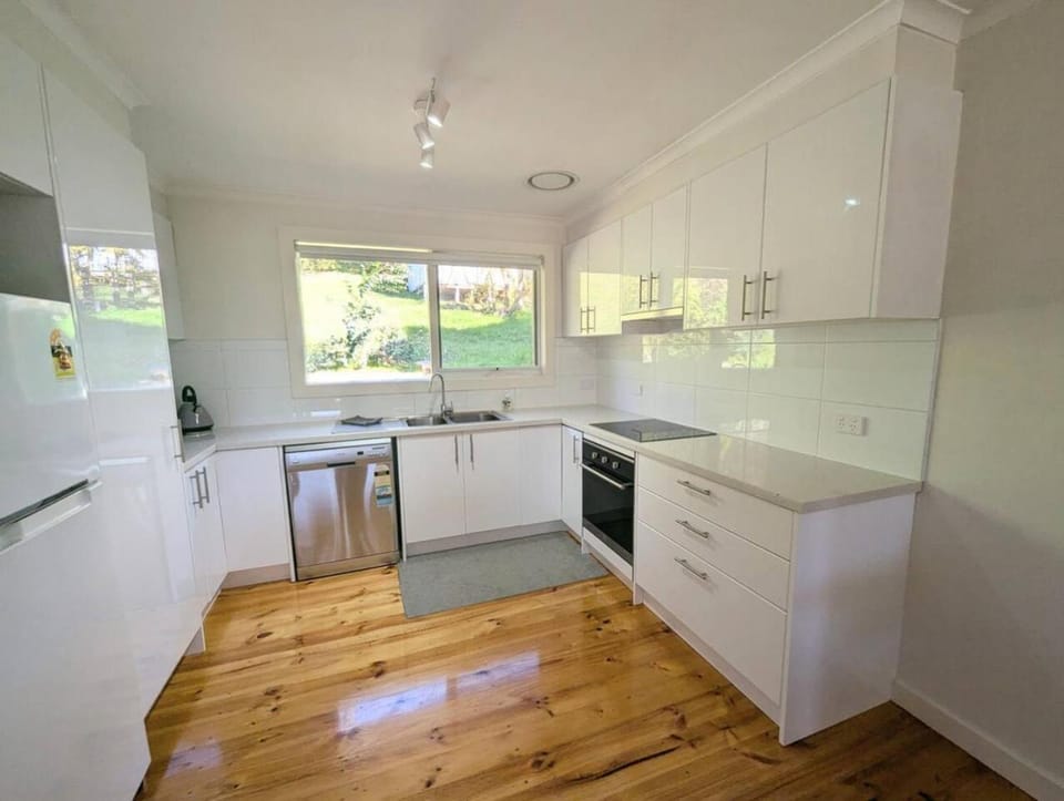 Kookaburra Cottage- views, wineries, sanctuary, House in Healesville