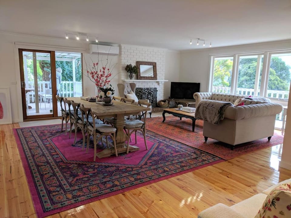 Kookaburra Cottage- views, wineries, sanctuary, House in Healesville