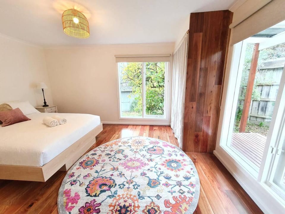 Between the Yarra Valley, City, wineries. Pets House in Melbourne