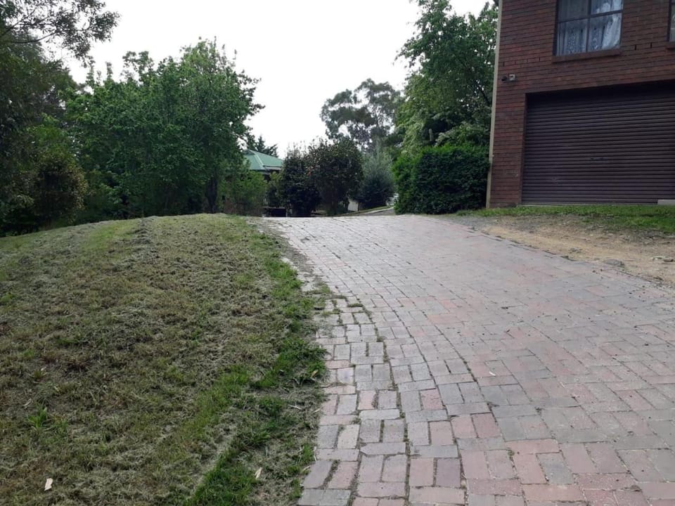 Sandys Pottery Cottage- pet friendly, wineries, Country House in Healesville