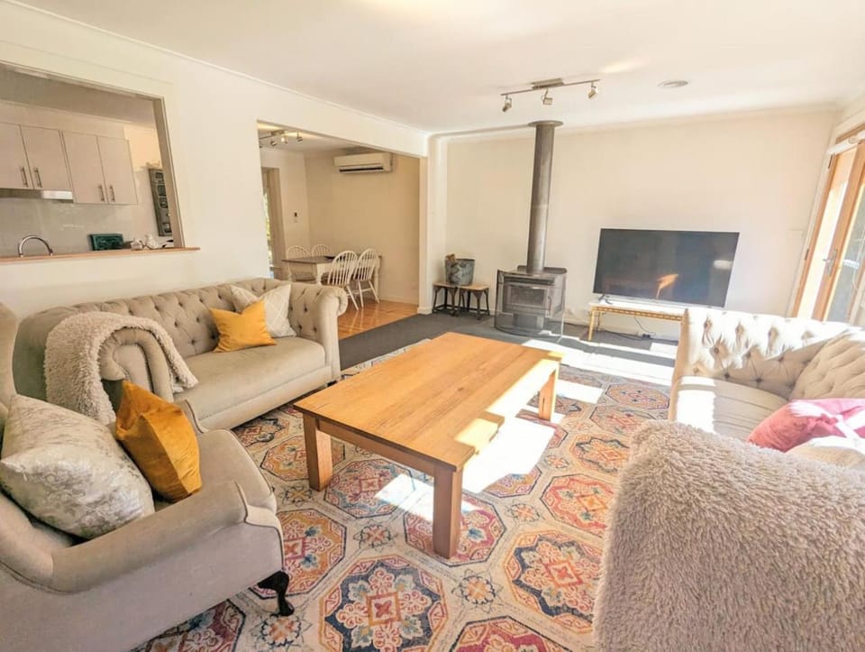 Sandys Retreat, wineries, sanctuary, pets, main st House in Healesville