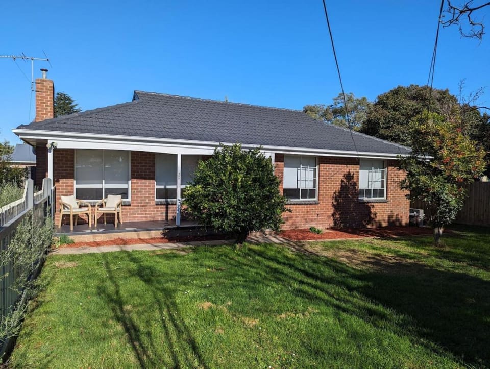 Gwendoline Cottage, Pets, Main St. Station House in Melbourne