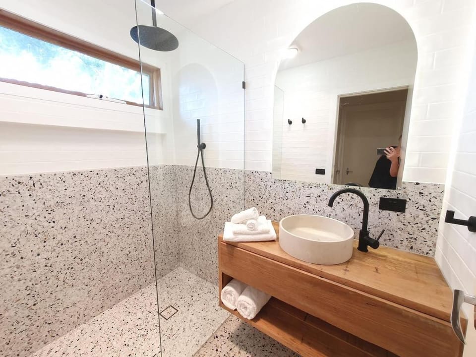 Beach Shack near Grand Prix track. Dog friendly. House in Victoria