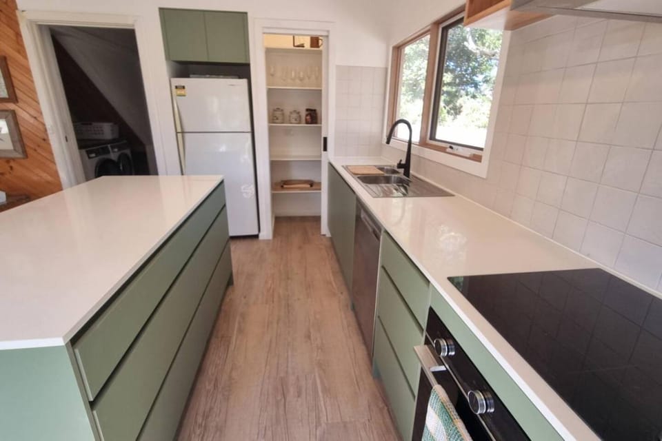 Beach Shack near Grand Prix track. Dog friendly. House in Victoria