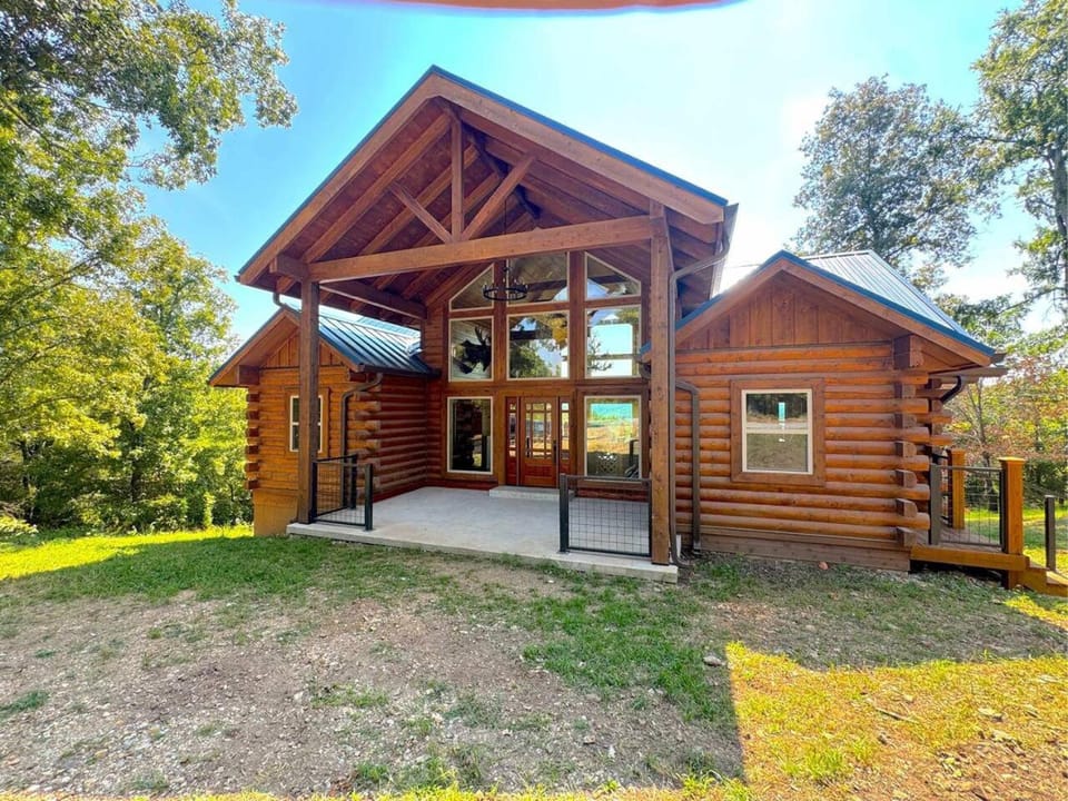 Stunning Lake Views · 3BR Cabin · Eureka Springs Cabin in Beaver Lake