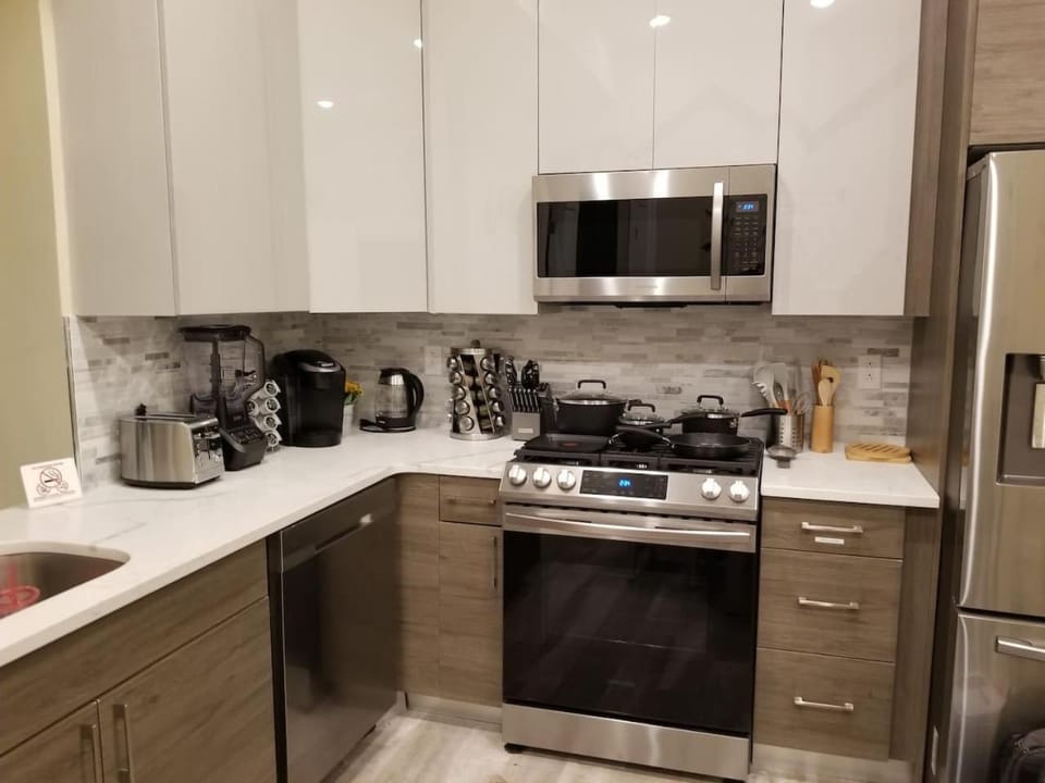 Coffee/tea facilities, Kitchen or kitchenette, dishwasher, oven, toaster