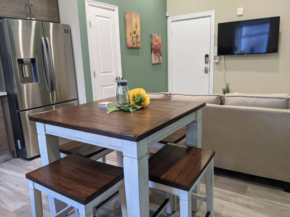 Living room, Dining area