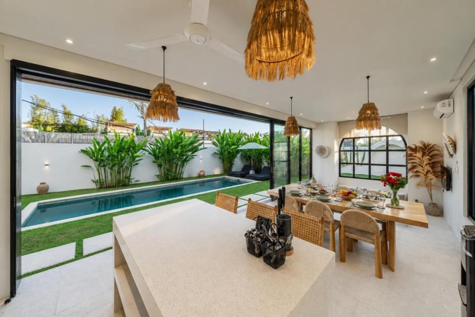 Kitchen or kitchenette, Living room, Seating area, Dining area, Pool view, Swimming pool