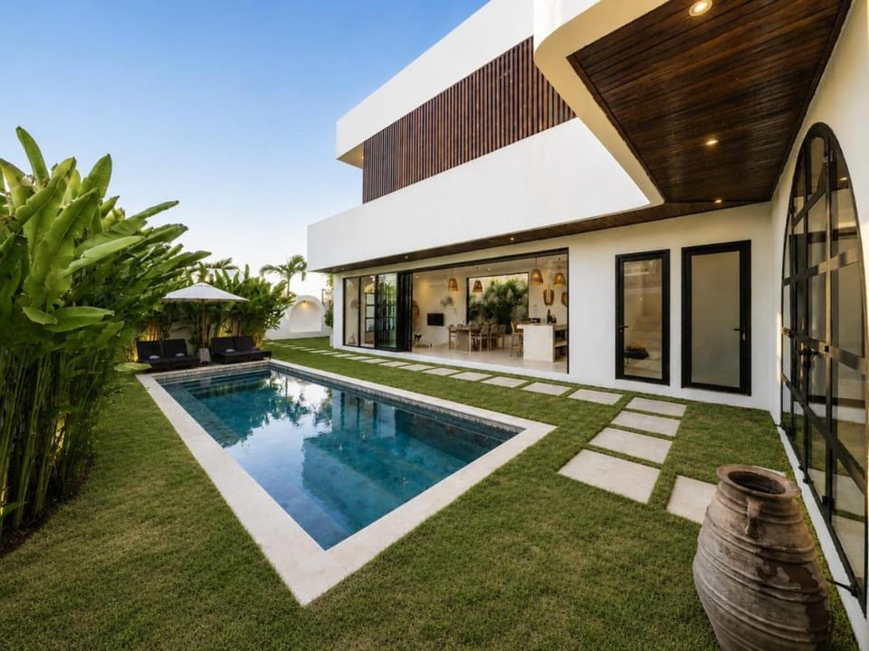Property building, Garden, Garden view, Pool view, Swimming pool, sunbed