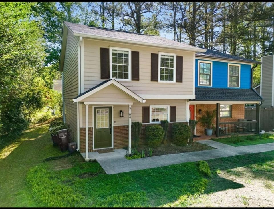 Stroll to Downtown Alpharetta AND Avalon Shops House in Alpharetta