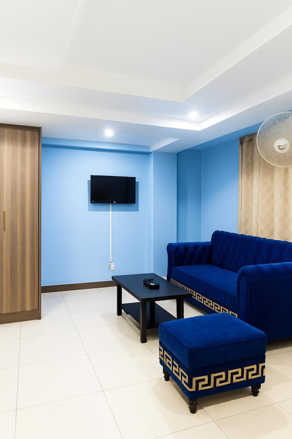 Communal lounge/ TV room, TV and multimedia, Living room, Seating area, Evening entertainment