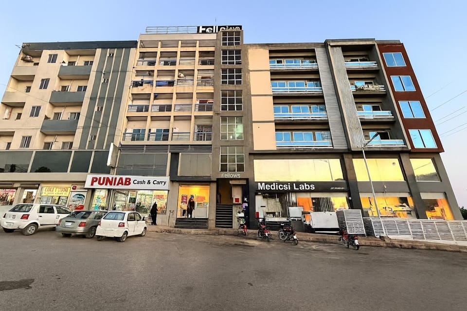 Property building, Day, Neighbourhood, City view, Street view, Location, Parking