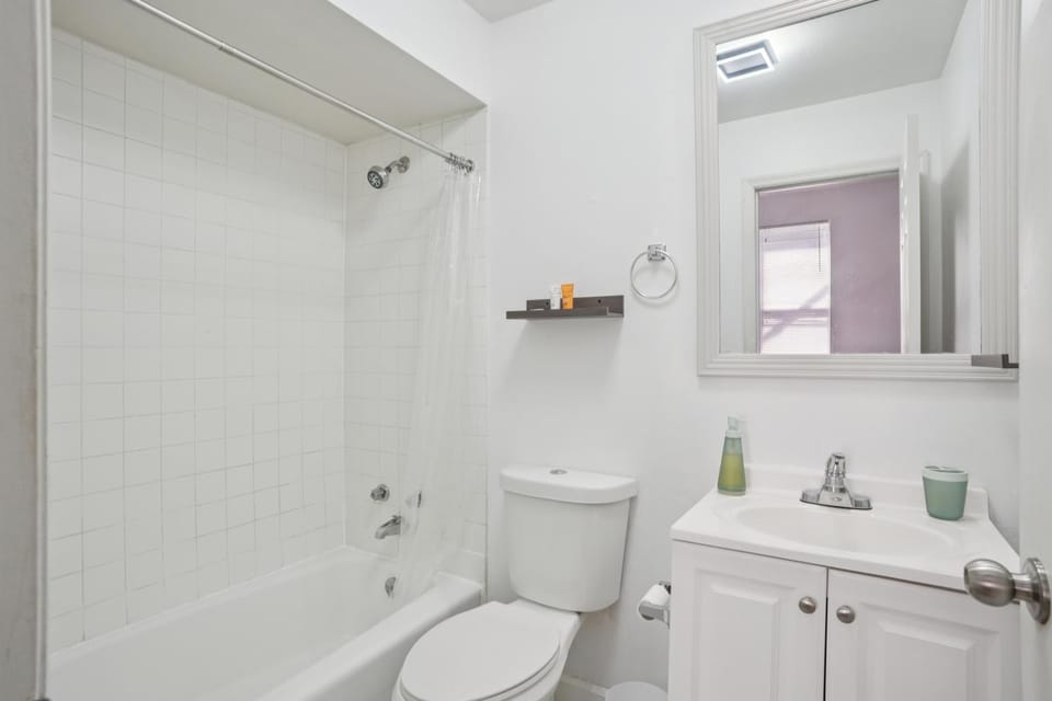 Charming Soulard Retreat with Historic Character near Baseball Stadium apts Apartment in Saint Louis