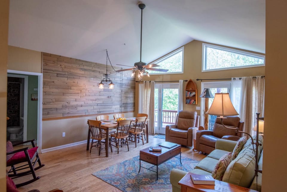 River Haven on the New River - Hot Tub & Ultimate Outdoor Space! Sleeps 6! House in Watauga