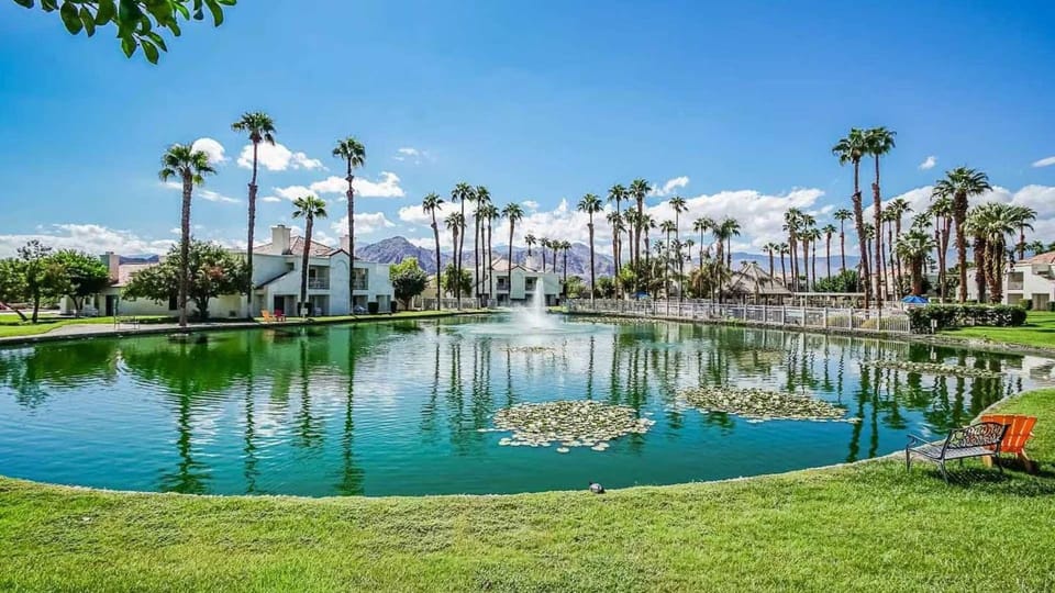Desert Breezes Resort 1 Bedroom Suite with Resort Access Apartment in Indian Wells