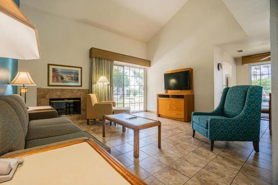 Desert Breezes Resort 1 Bedroom Suite with Resort Access Apartment in Indian Wells