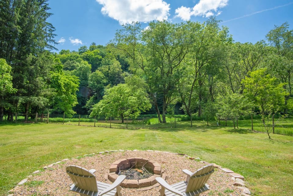 Cabin on the New River with Easy Steps to the River,Hot Tub, Fire Pit Cabin in Ashe County