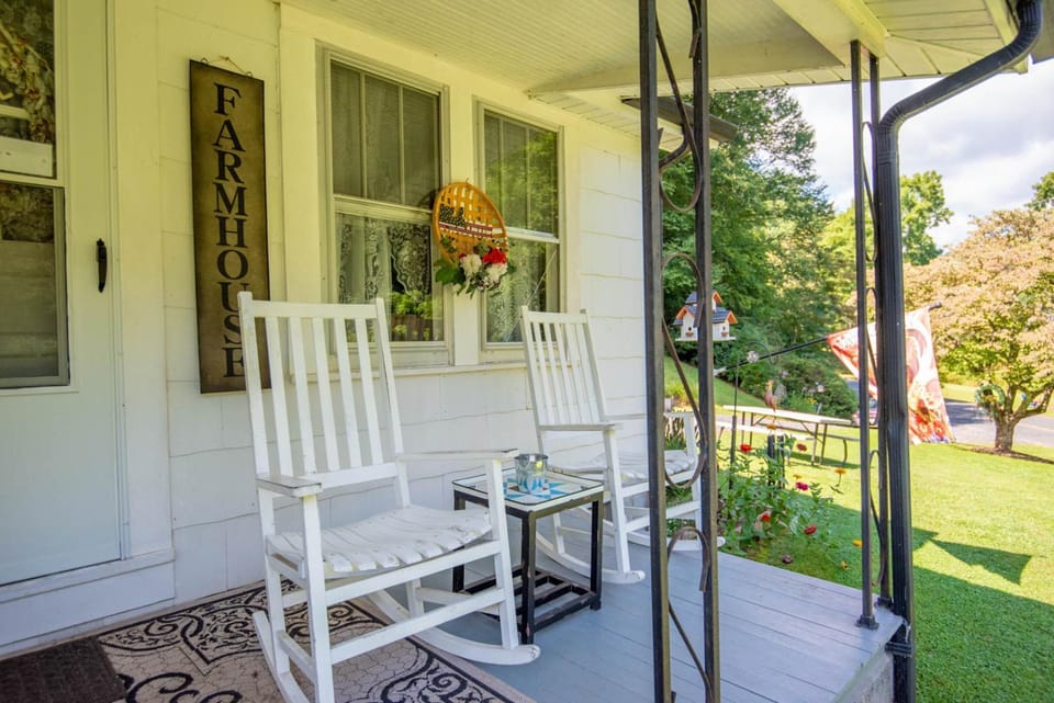 New River Farmhouse on the New River & Stocked Fishing Creek House in North Carolina