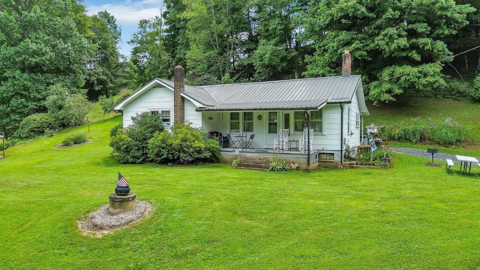 New River Farmhouse on the New River & Stocked Fishing Creek House in North Carolina