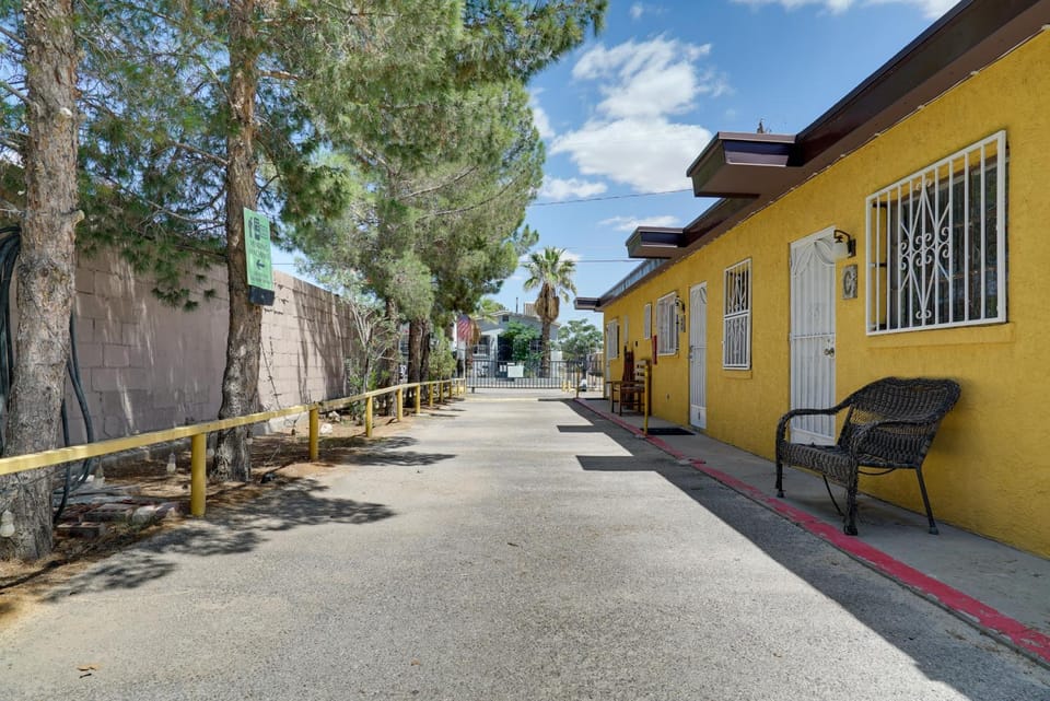 Gated 1BR Apt Near UMC + Texas Tech Apartment in Ciudad Juarez