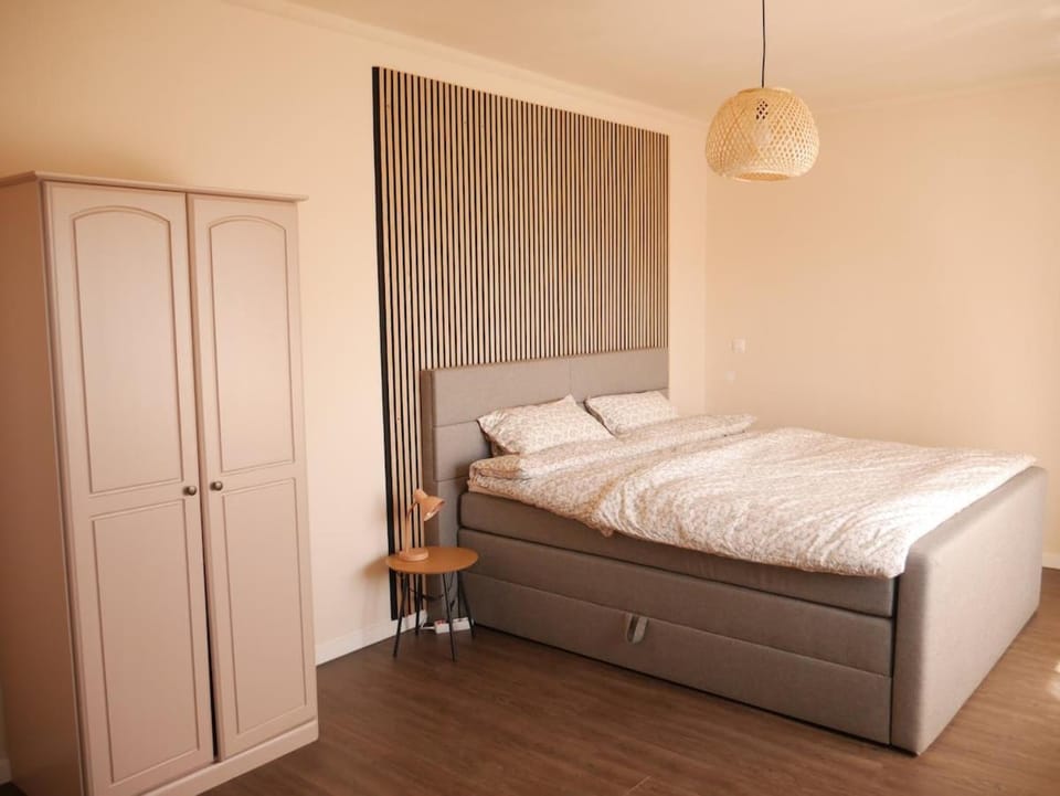 Bed, Bedroom, wardrobe