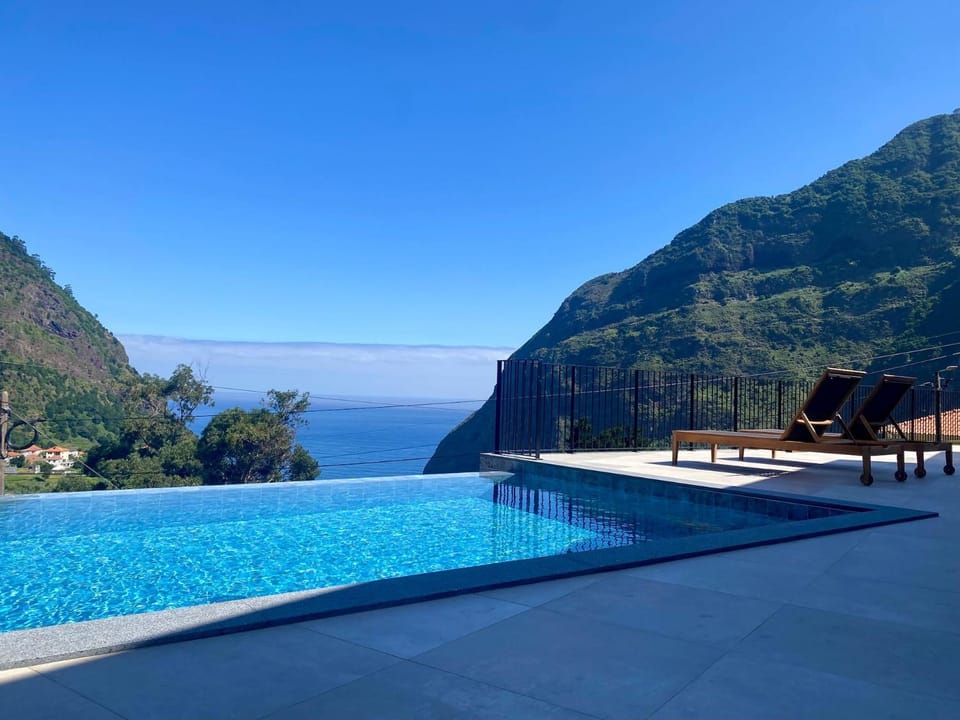 Natural landscape, Mountain view, Pool view, Swimming pool, sunbed