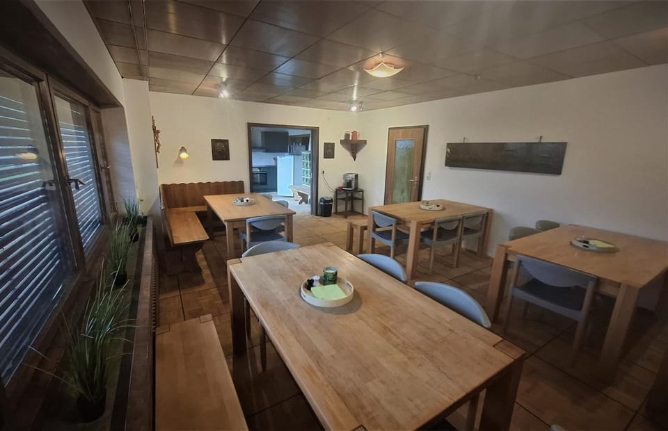 Seating area, Dining area