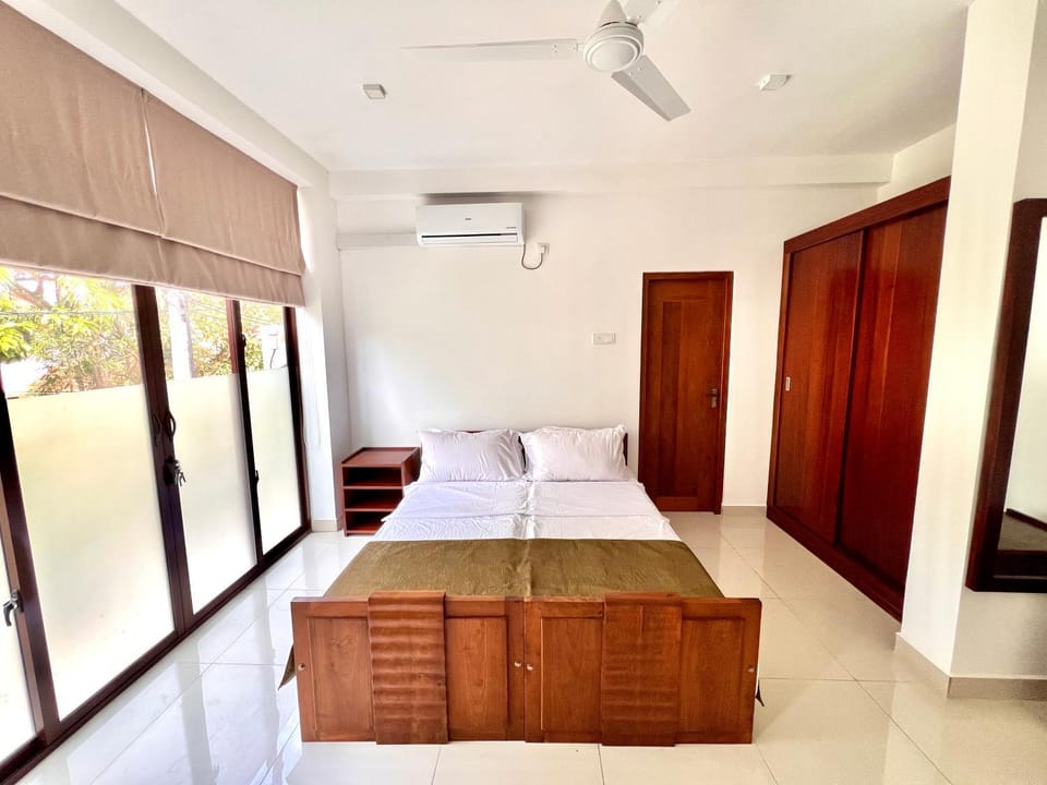 Bed, Photo of the whole room, Bedroom, wardrobe, air conditioner