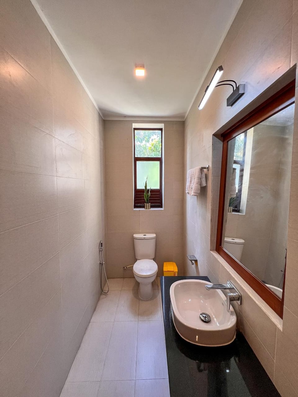 Shower, Toilet, Bathroom, bidet, towels