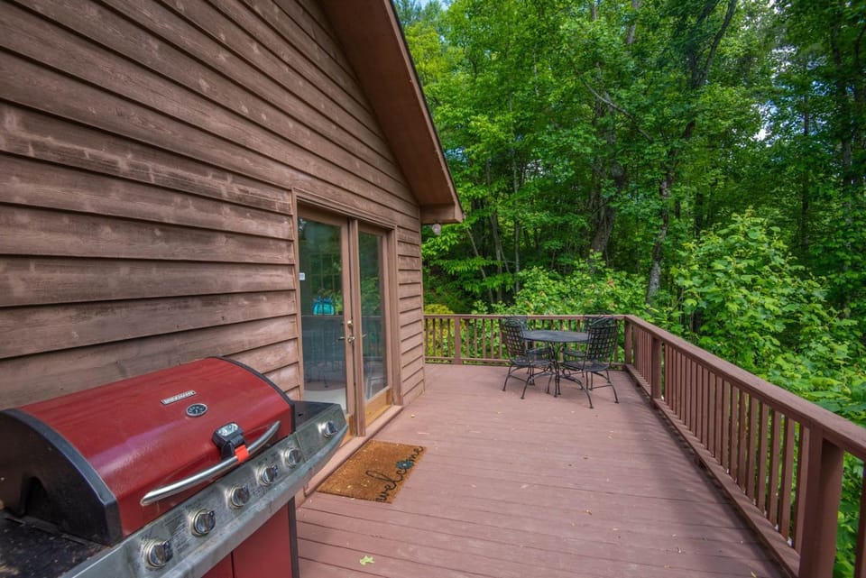 HappiNest- Hot Tub, Fire Pit, Mountain Views House in Watauga
