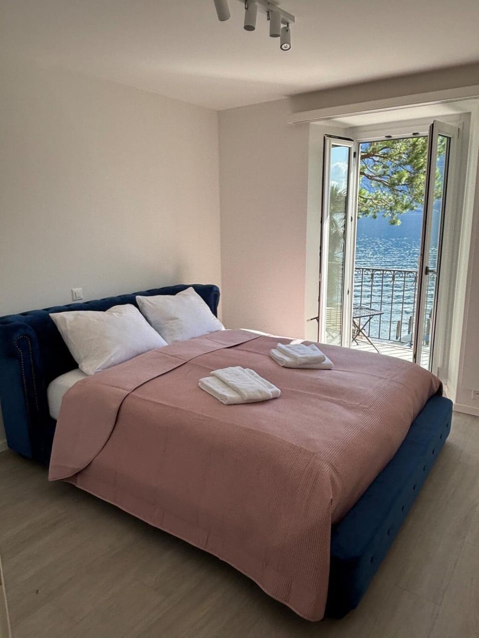 Rivalago - Lake front apartment on Lake Promenade Apartment in Canton of Ticino