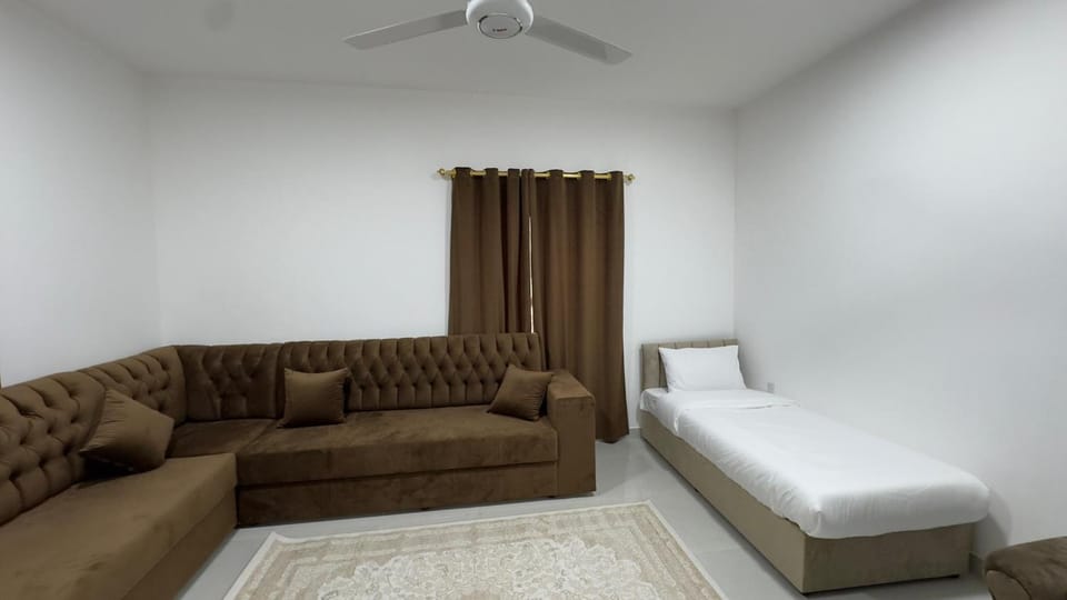 Bed, Living room, Photo of the whole room, Seating area, Bedroom