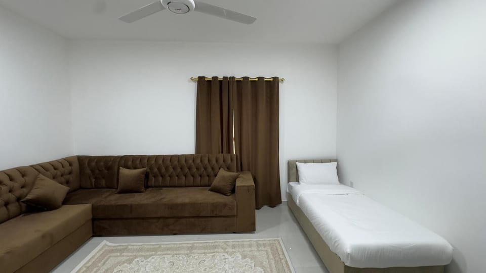 Bed, Living room, Photo of the whole room, Seating area, Bedroom