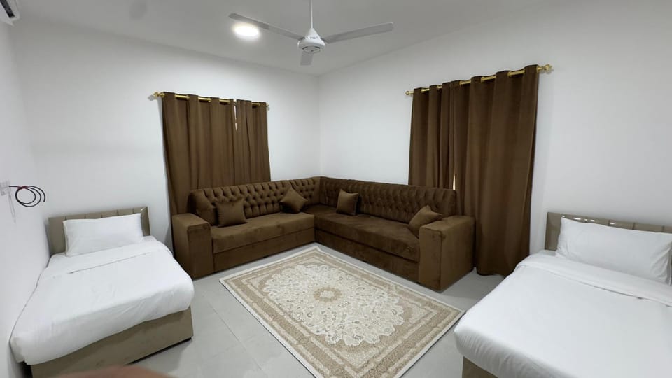 Bed, Living room, Photo of the whole room, Seating area, Bedroom
