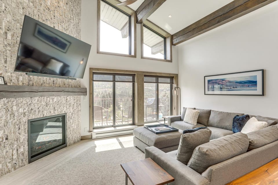Sauna & Ski Shuttle Access: Mtn-View Condo in Avon House in Avon