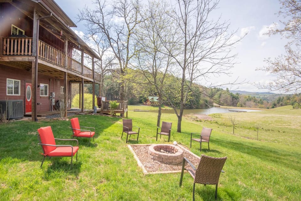 Kapena Escape on the Lake- Views, Hot Tub, Nearby River Access House in North Carolina