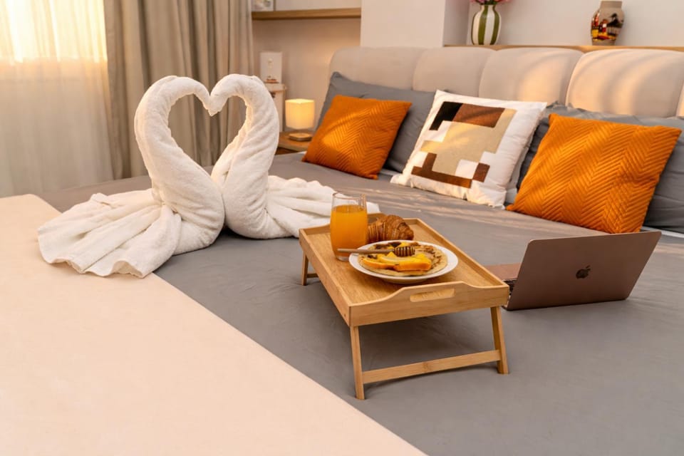 Bed, Bedroom, Breakfast