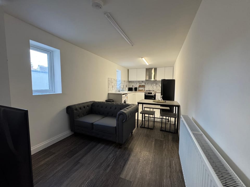 Modern Central Apartments with Balcony Apartment in Wellingborough