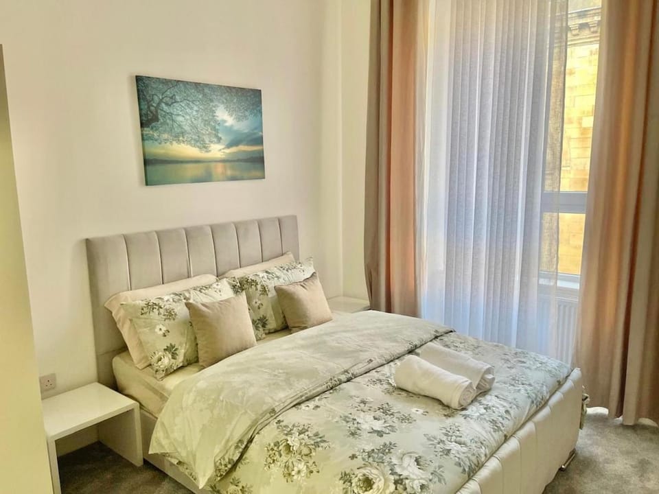 Three bedroom Apartment In Glasgow City Centre Apartment in Glasgow