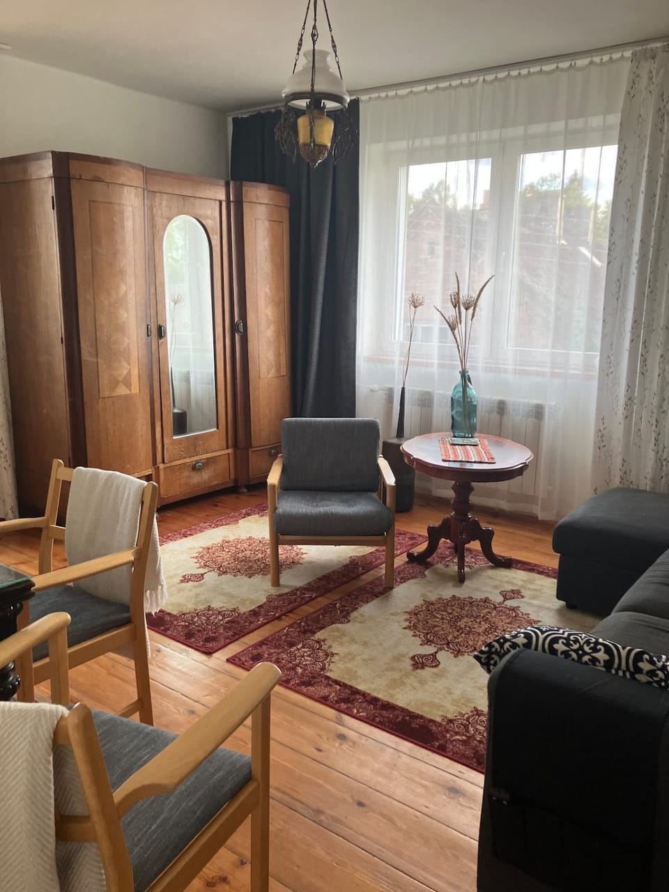 Living room, Seating area