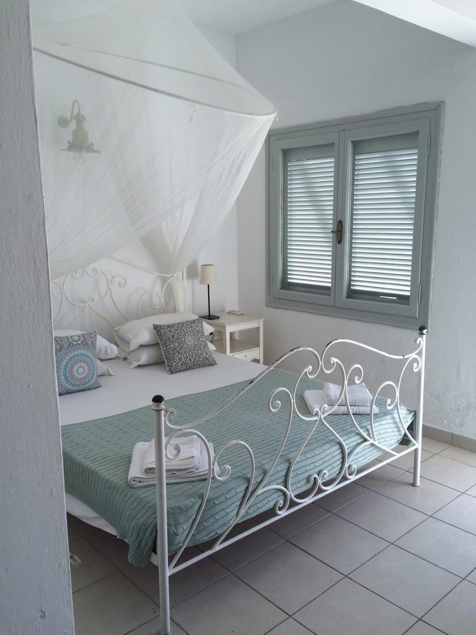 Spacious villa overlooking beach with private pool Villa in Kolios