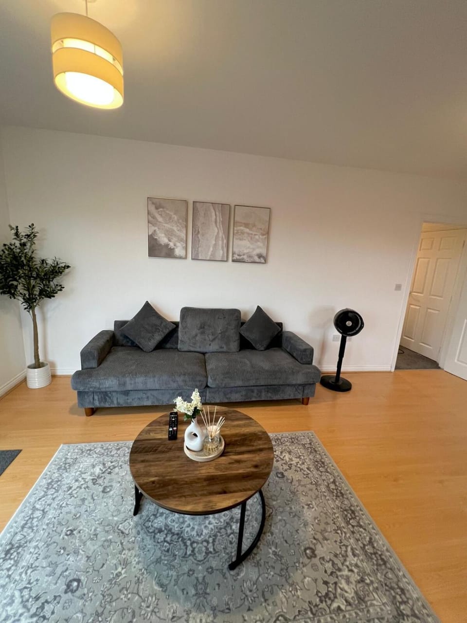 Modern 2 Bed Flat with Balcony in Hounslow Apartment in Twickenham