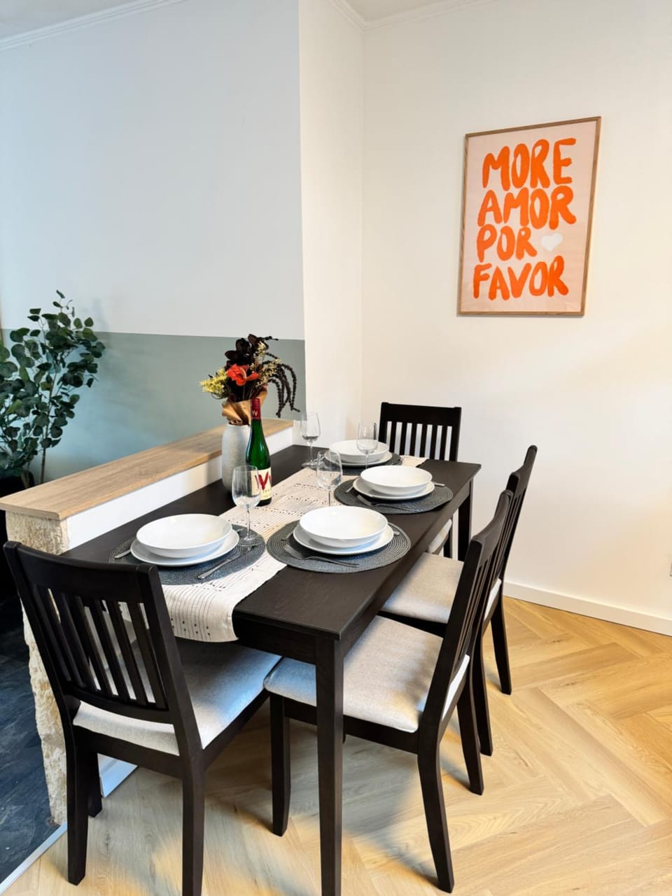 Seating area, Dining area