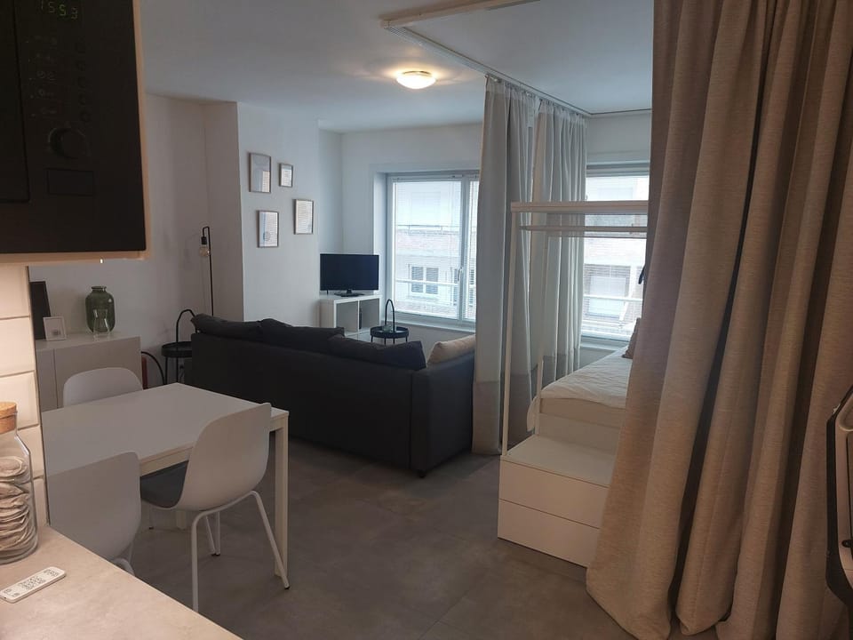 Living room, Seating area, Evening entertainment