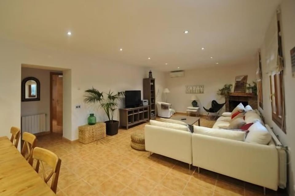 Communal lounge/ TV room, TV and multimedia, Living room