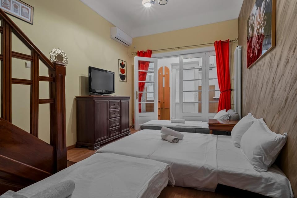 Interbelic Villa near Old Town Villa in Bucharest