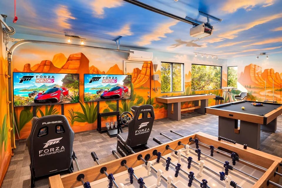 NEW! 1 Acre West Sedona Estate Spa Game Room Stunning View Direct Trail Access! Villa in Sedona